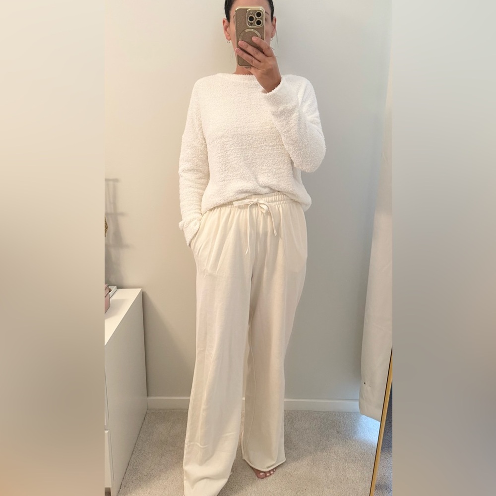 ⭐️ Stars Above Ivory Fuzzy Sweater XS